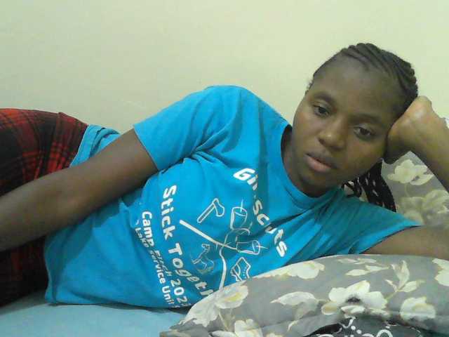 Mystiq-Ella live cam on BongaCams