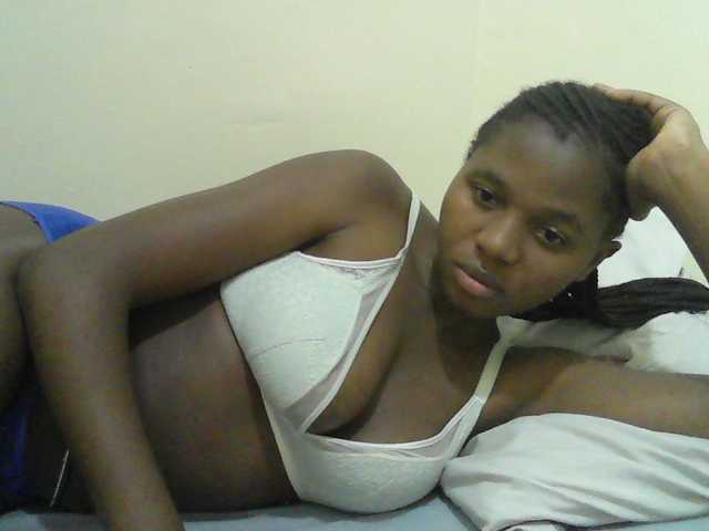 Mystiq-Ella live cam on BongaCams