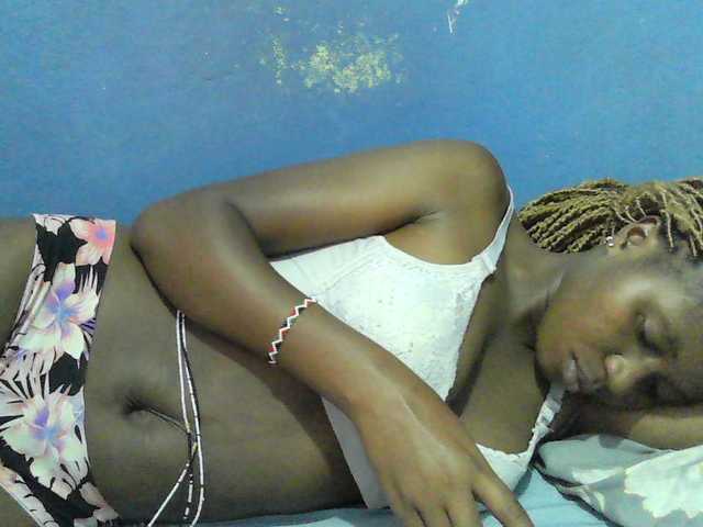 Mystiq-Ella live cam on BongaCams