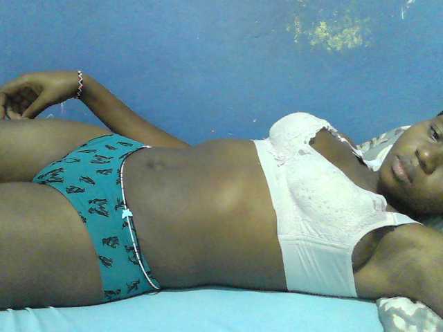 Mystiq-Ella live cam on BongaCams