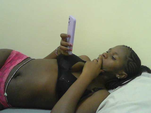 Mystiq-Ella live webcam show