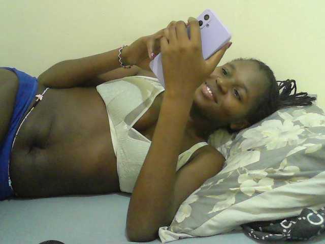 Mystiq-Ella live cam on BongaCams