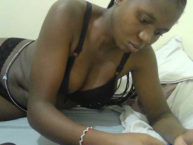 Mystiq-Ella live cam on BongaCams