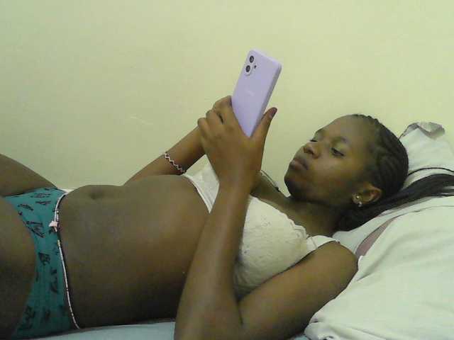 Mystiq-Ella live cam on BongaCams