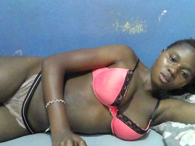 Mystiq-Ella live cam on BongaCams