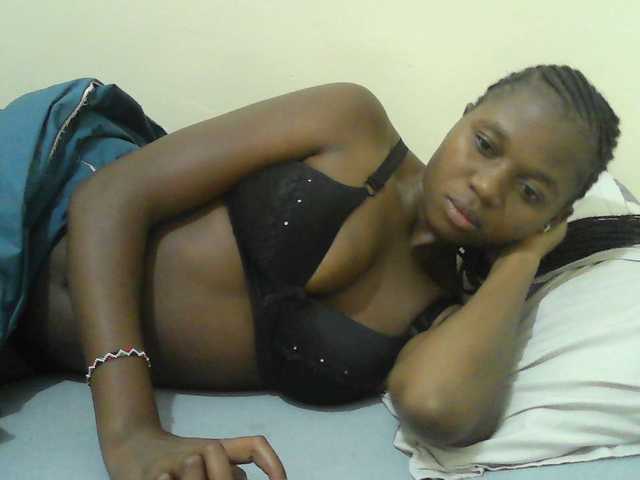 Mystiq-Ella live cam on BongaCams
