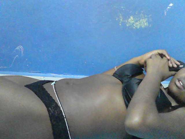 Mystiq-Ella live cam on BongaCams