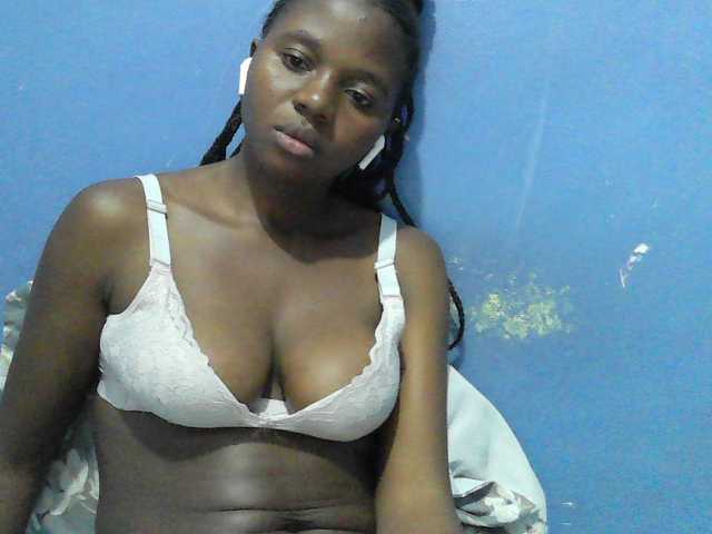 Mystiq-Ella live cam on BongaCams