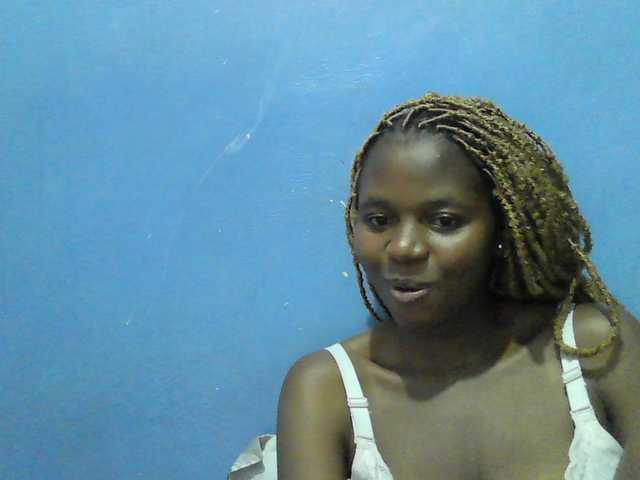 Mystiq-Ella live cam on BongaCams
