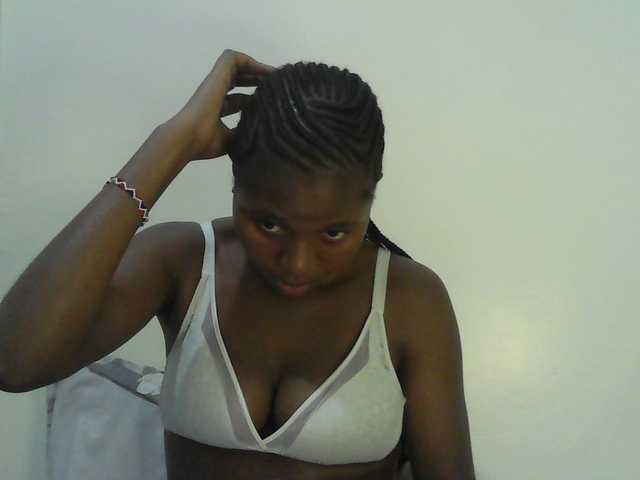 Mystiq-Ella live cam on BongaCams