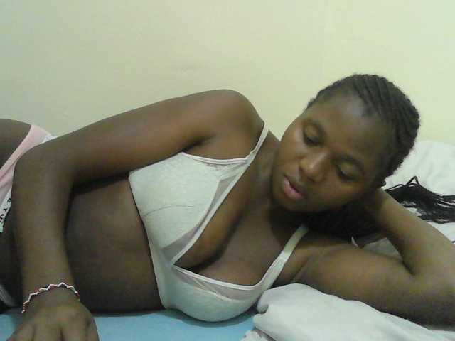 Mystiq-Ella live cam on BongaCams