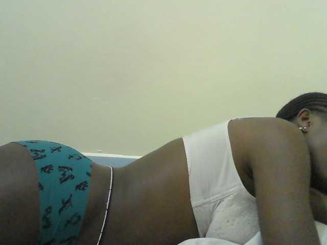 Mystiq-Ella live cam on BongaCams