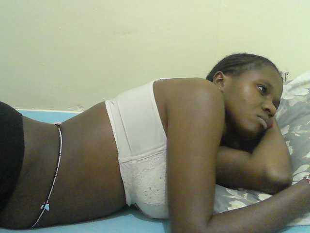 Mystiq-Ella live cam on BongaCams