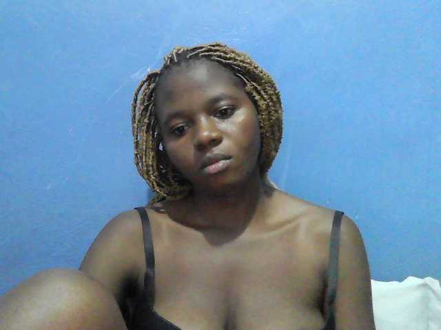 Mystiq-Ella live cam on BongaCams