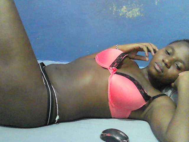 Mystiq-Ella live cam on BongaCams