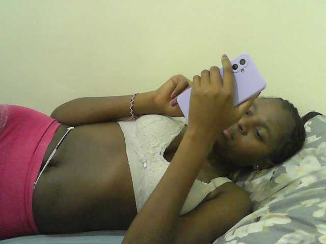 Mystiq-Ella live cam on BongaCams