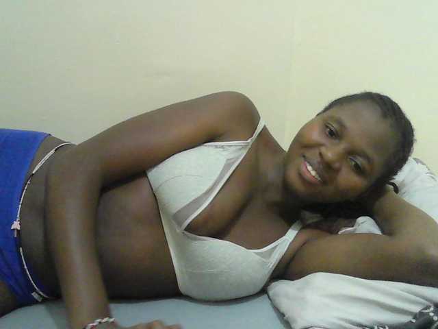 Mystiq-Ella live cam on BongaCams