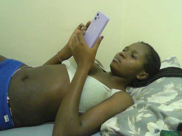 Mystiq-Ella live cam on BongaCams