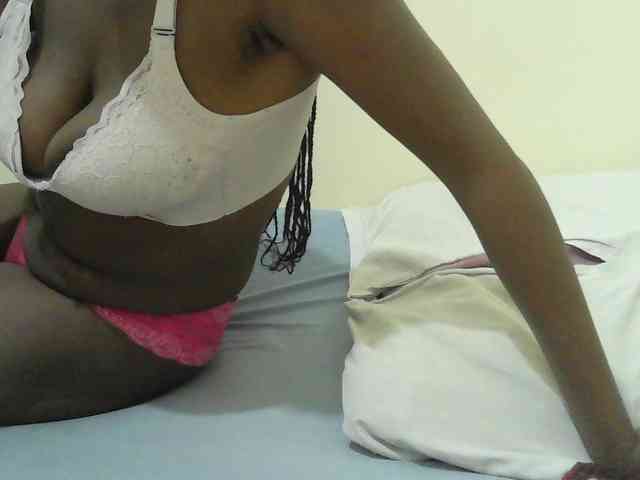 Mystiq-Ella webcam