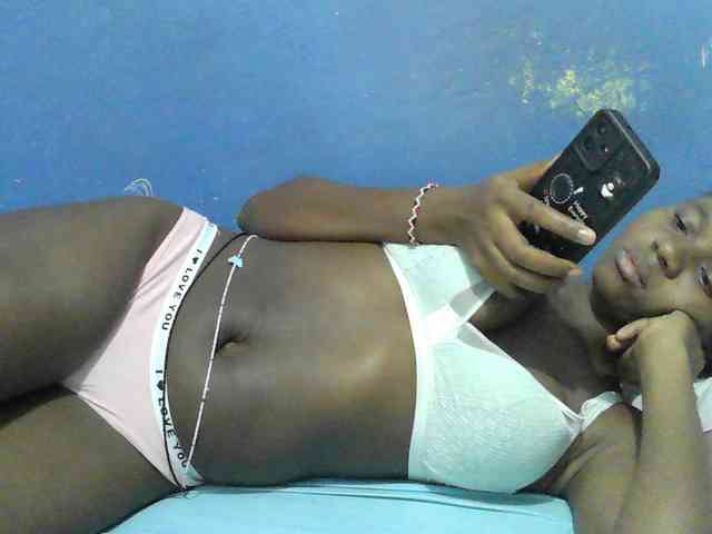 Mystiq-Ella webcam