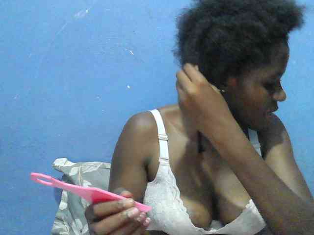 Mystiq-Ella webcam