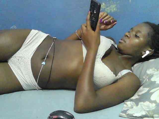 Mystiq-Ella webcam