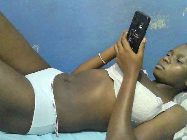 Mystiq-Ella webcam