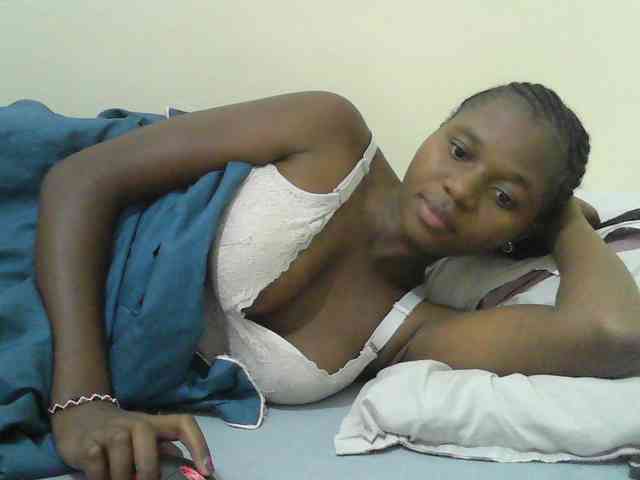 Mystiq-Ella Live Webcam on BongaCams