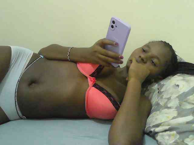 Mystiq-Ella Live Webcam on BongaCams