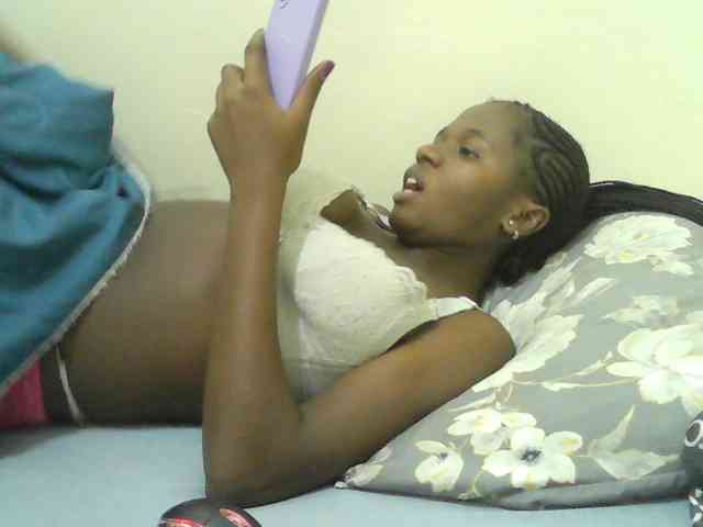 Mystiq-Ella Live Webcam on BongaCams