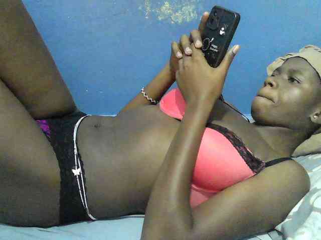 Mystiq-Ella webcam