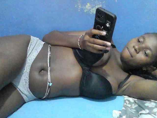 Mystiq-Ella webcam