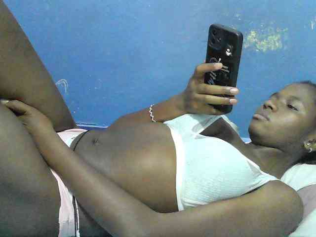 Mystiq-Ella webcam