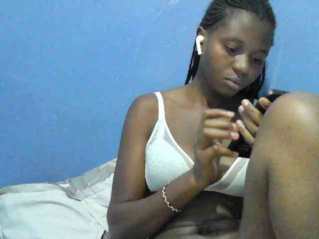 Mystiq-Ella webcam