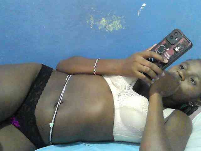 Mystiq-Ella webcam