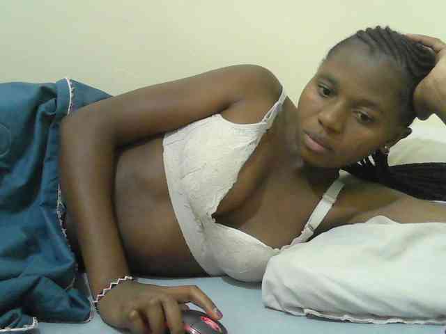 Mystiq-Ella Live Webcam on BongaCams