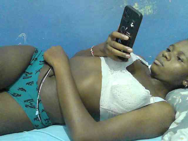 Mystiq-Ella webcam