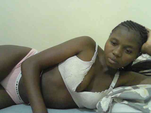 Mystiq-Ella Live Webcam on BongaCams