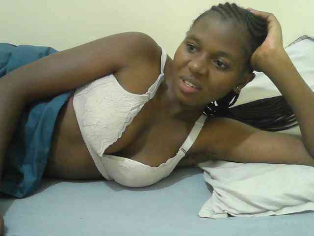 Mystiq-Ella Live Webcam on BongaCams