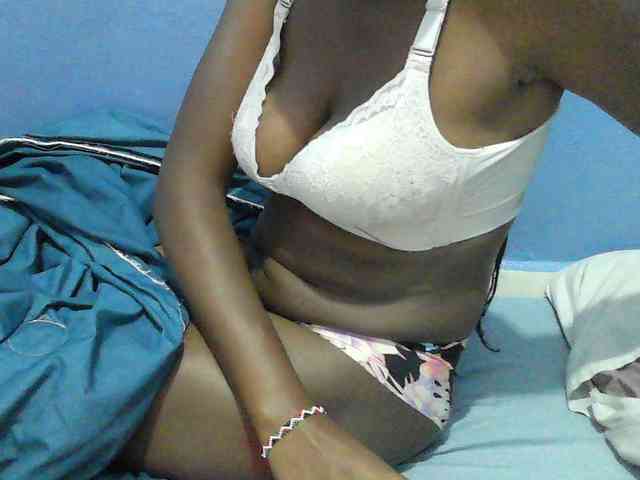Mystiq-Ella webcam