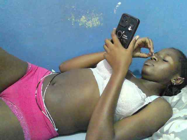 Mystiq-Ella webcam
