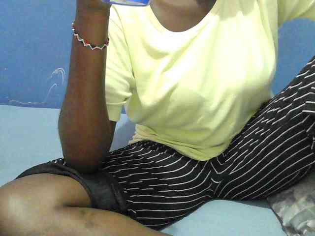 Mystiq-Ella webcam