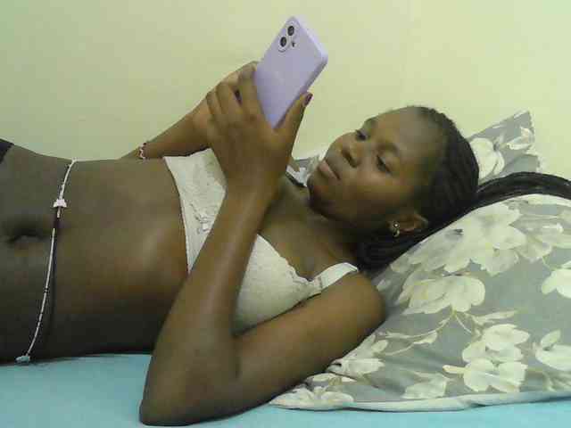 Mystiq-Ella webcam