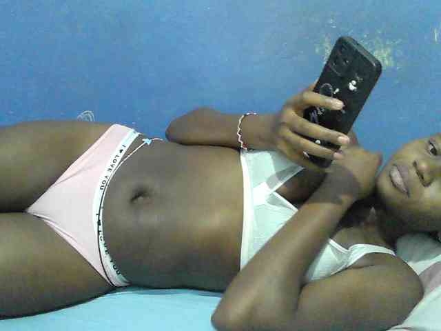 Mystiq-Ella webcam