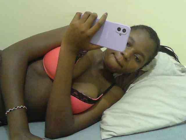 Mystiq-Ella webcam