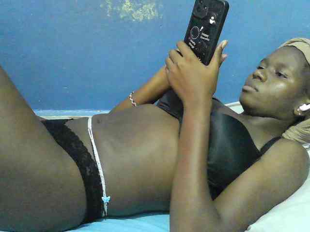 Mystiq-Ella Live Webcam on BongaCams