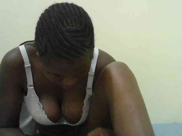 Mystiq-Ella Live Webcam on BongaCams