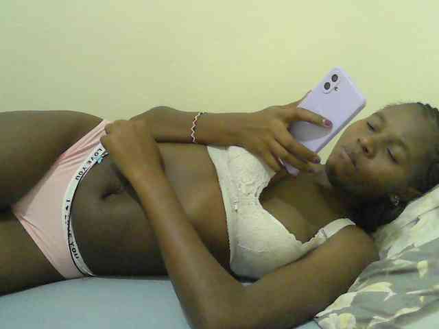Mystiq-Ella Live Webcam on BongaCams