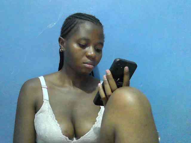 Mystiq-Ella webcam