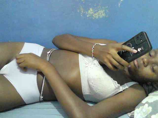 Mystiq-Ella webcam